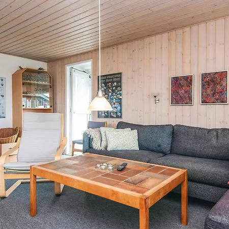 Seaside Escape With Swing Vrist